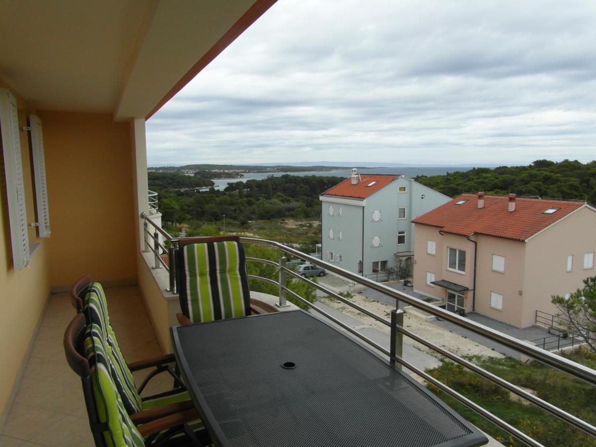 BENTLEY - Sea-view - 2 bedroom apartment Premantura Buitenkant foto