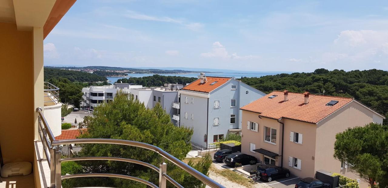 BENTLEY - Sea-view - 2 bedroom apartment Premantura Buitenkant foto