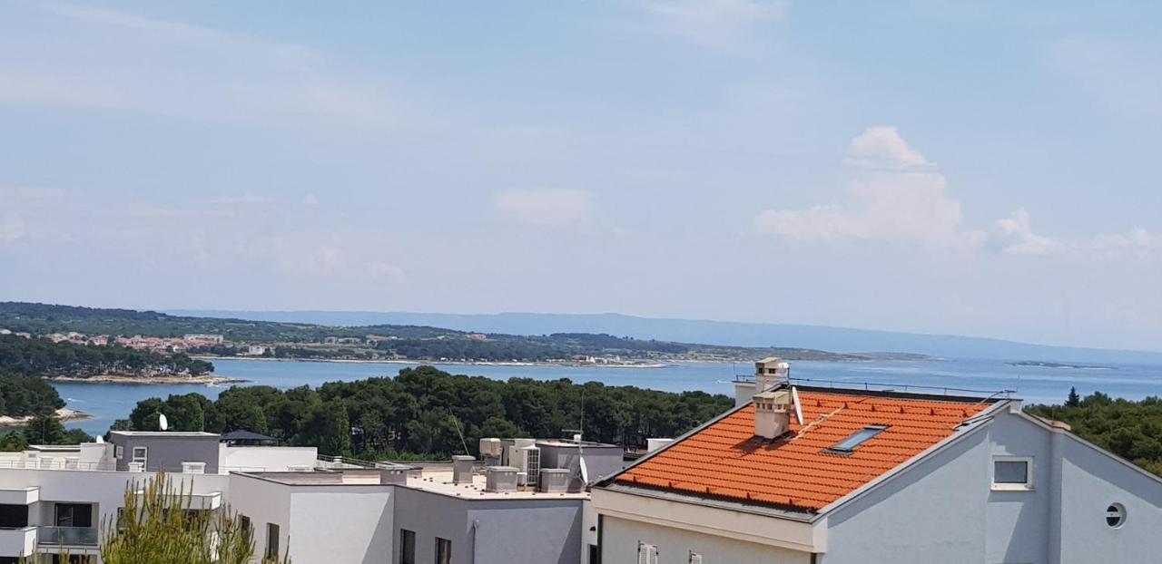 BENTLEY - Sea-view - 2 bedroom apartment Premantura Buitenkant foto